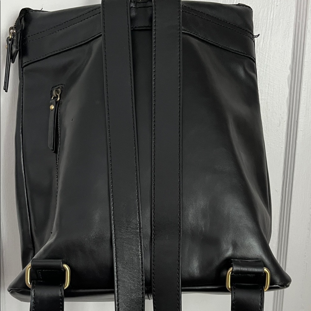 Sleek Black Women's Leather Backpack - Picture 5 of 7